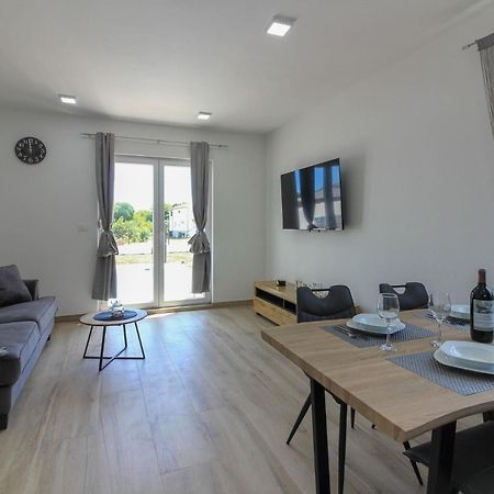 Ferienhaus Mit Privatpool Fuer 4 Personen Ca 60 Qm In Sisan, Istrien Suedkueste Von Istrien 외부 사진